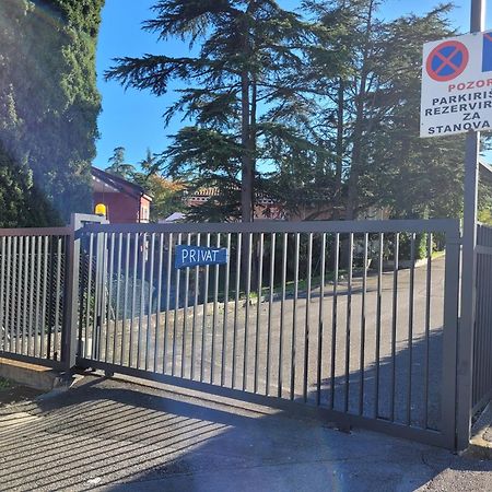 Apartma Žusterna za bazenom Koper Exteriér fotografie