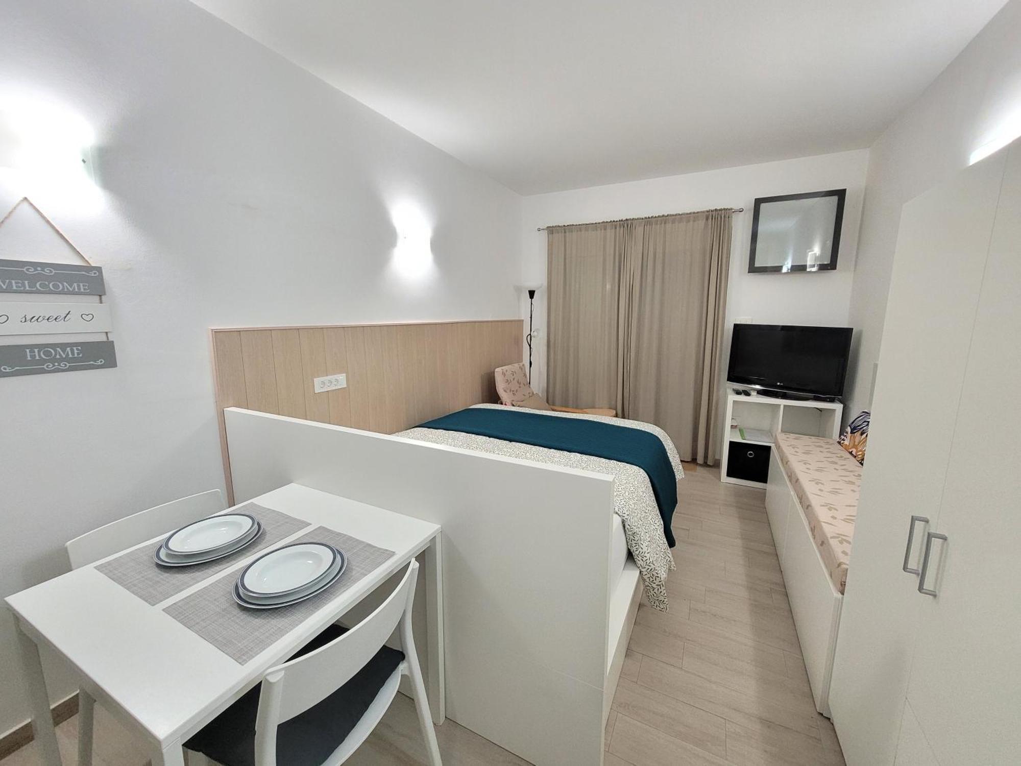 Apartma Žusterna za bazenom Koper Exteriér fotografie